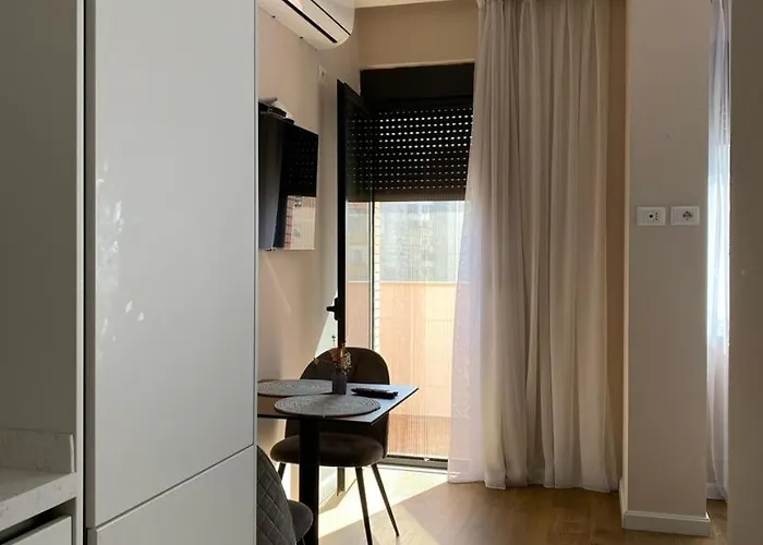 Central Bliss Studio * تيرانا